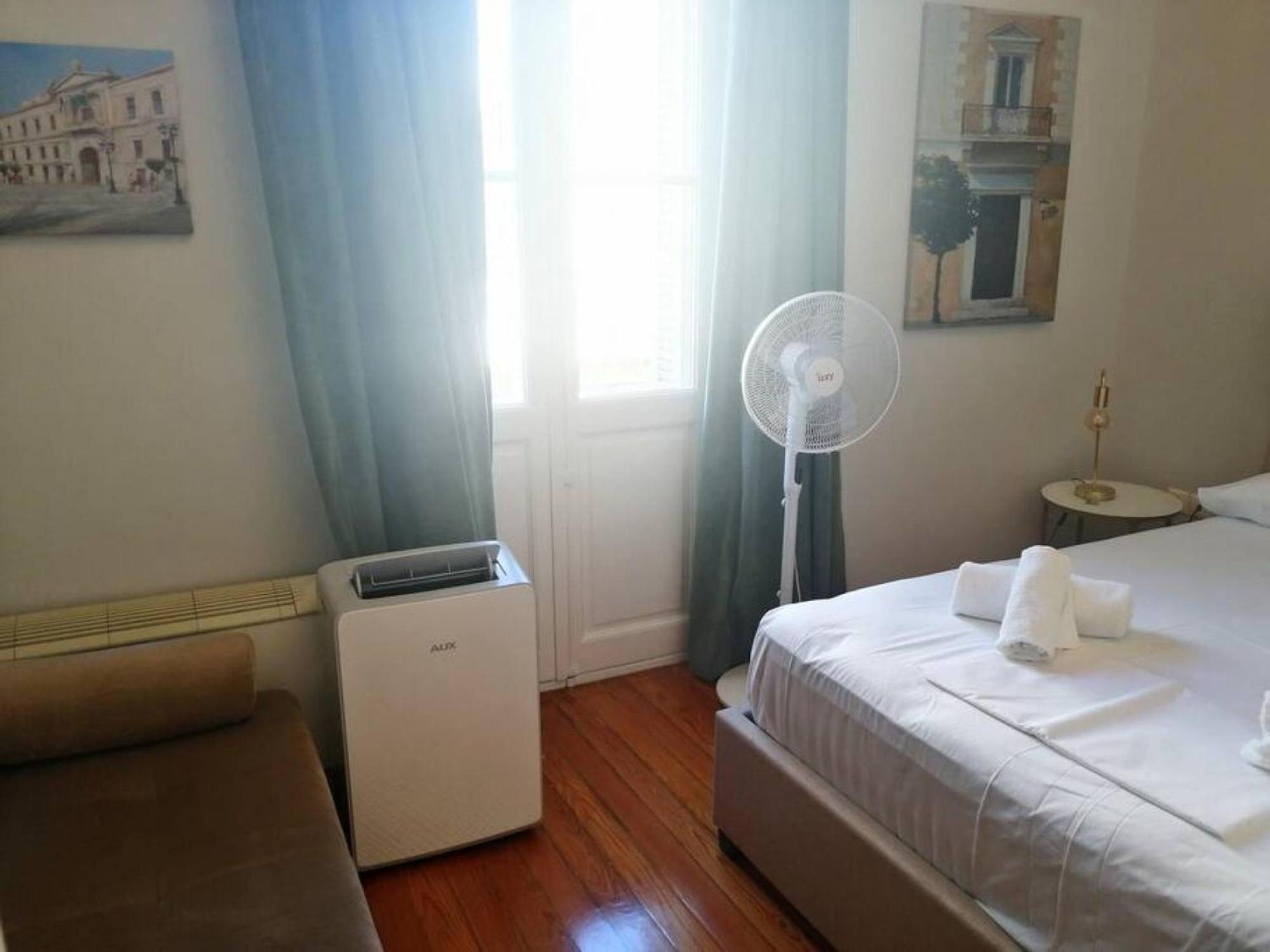 Elegant Apartment Under The Acropolis Атина Екстериор снимка